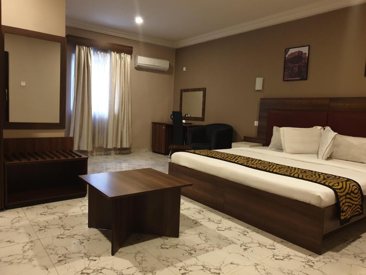 Visa Karena Hotels Port Harcourt Exterior photo